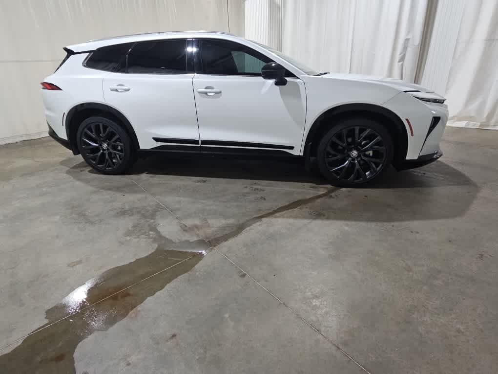 Used 2025 Oxygen White Toyota Limited image 5