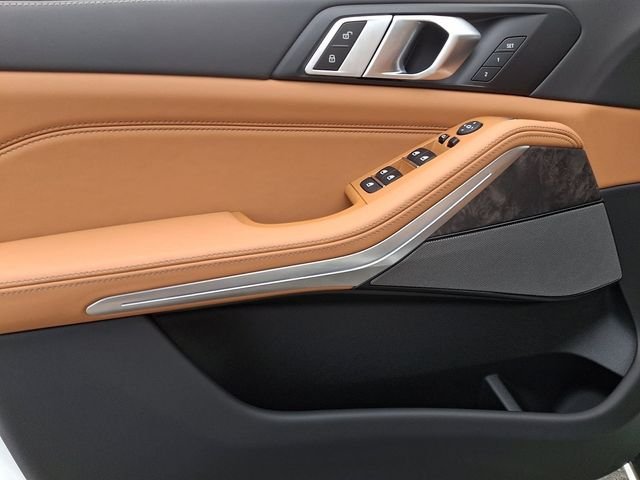 New 2026 Mineral White Metallic BMW xDrive40i image 10
