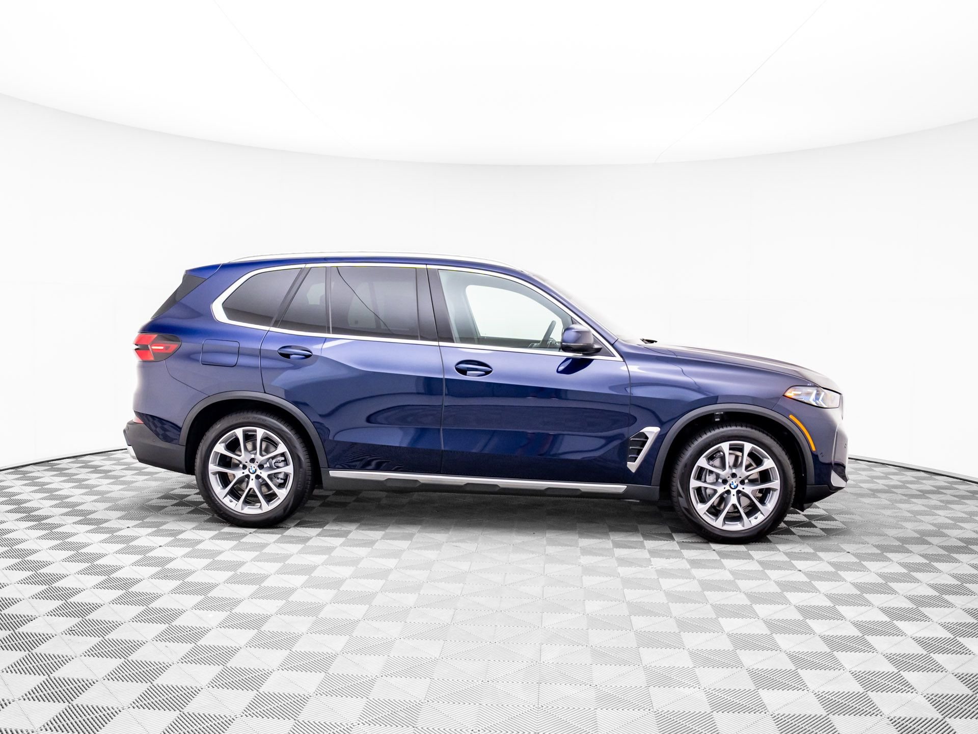 Certified Used 2026 Tanzanite Blue II Metallic BMW xDrive40i image 7