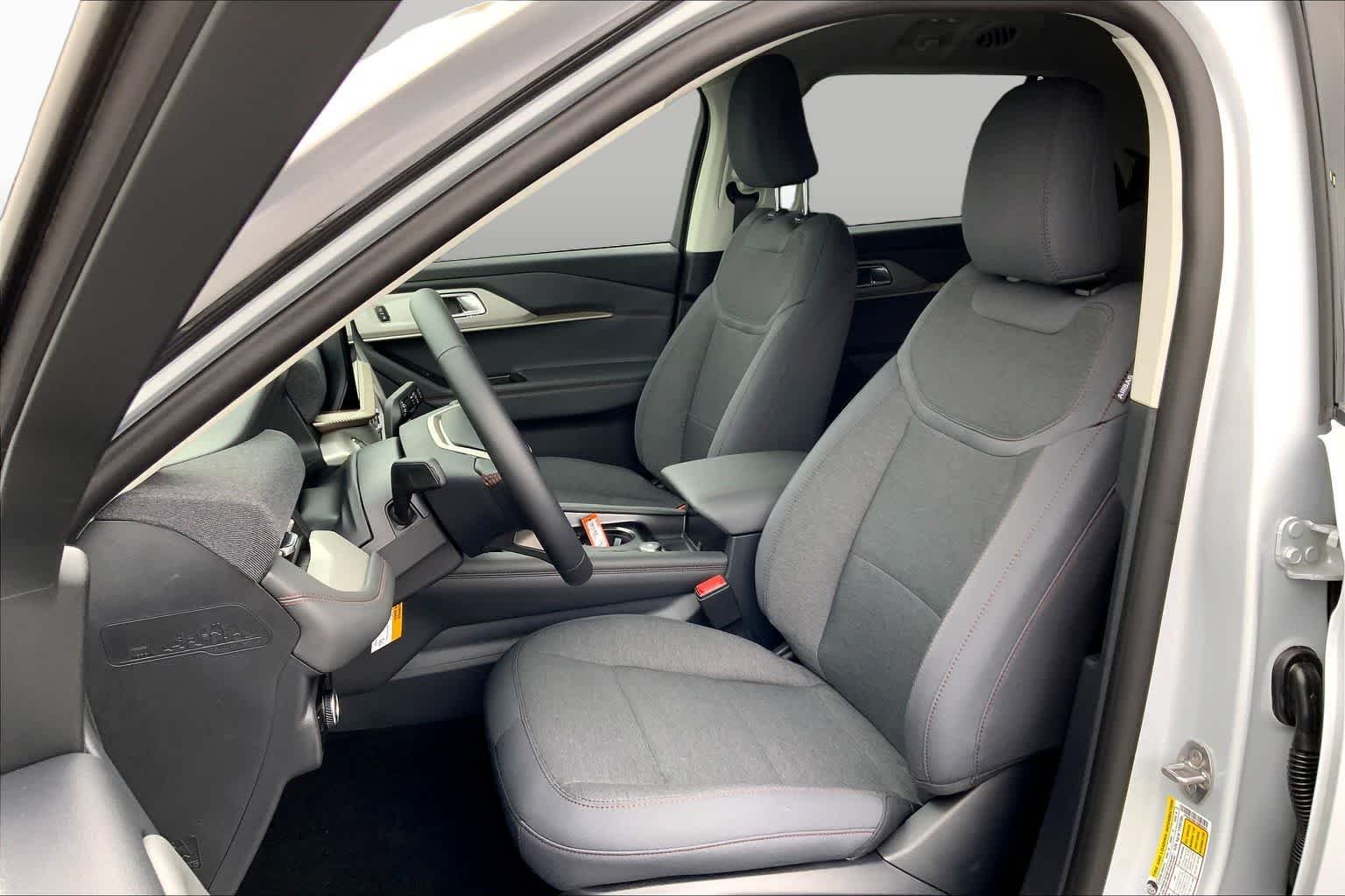 New 2026 Space White Metallic Ford Active image 7