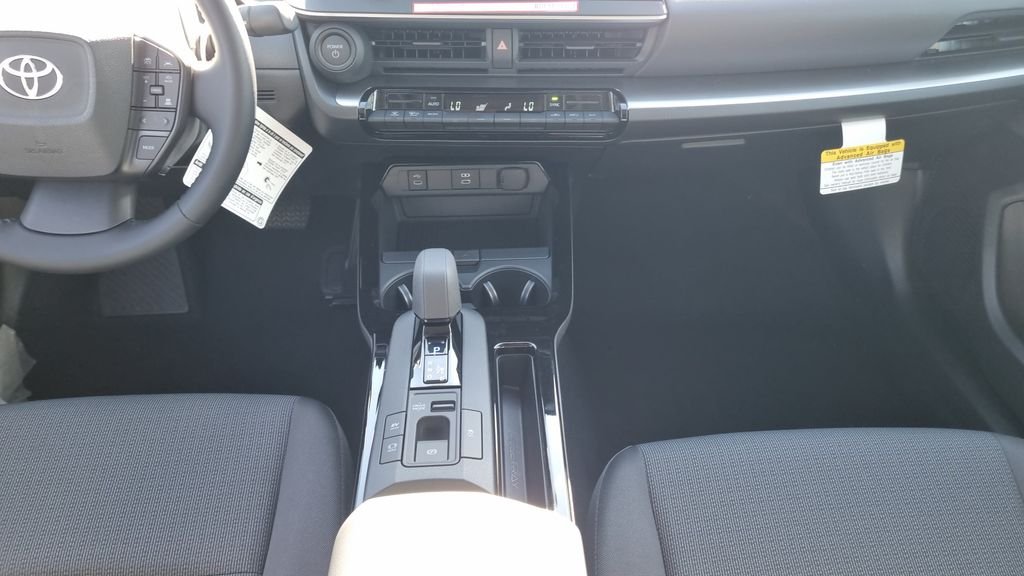 New 2027 Wind Chill Pearl <sup>1</sup> Toyota  LE image 15
