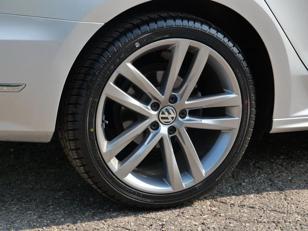 Certified Used 2018 Silver Volkswagen 2.0T R-Line image 7