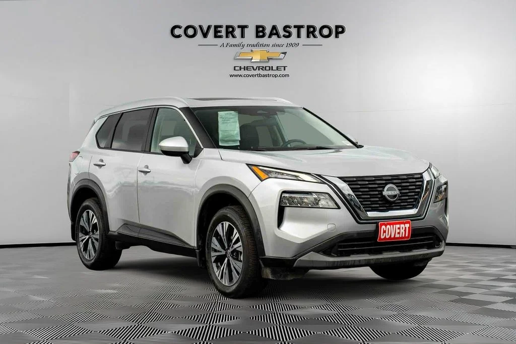 Used 2023 Silver Nissan SV image 5
