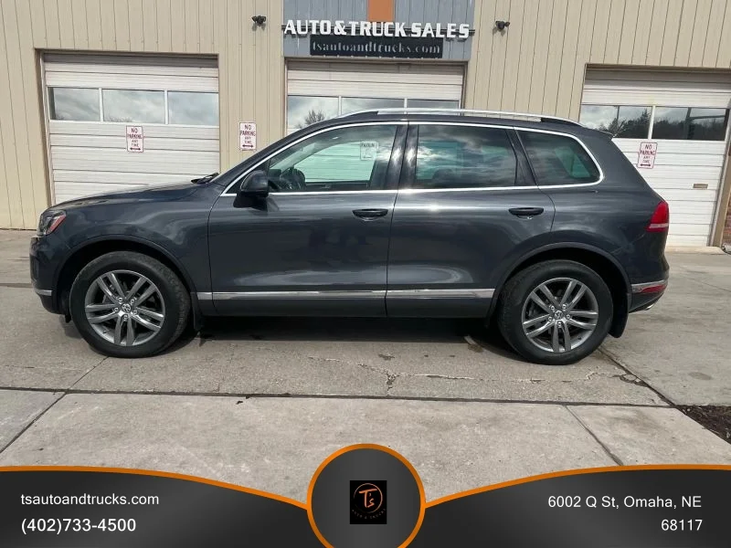 2015 Volkswagen Touareg V6 Sport's photo