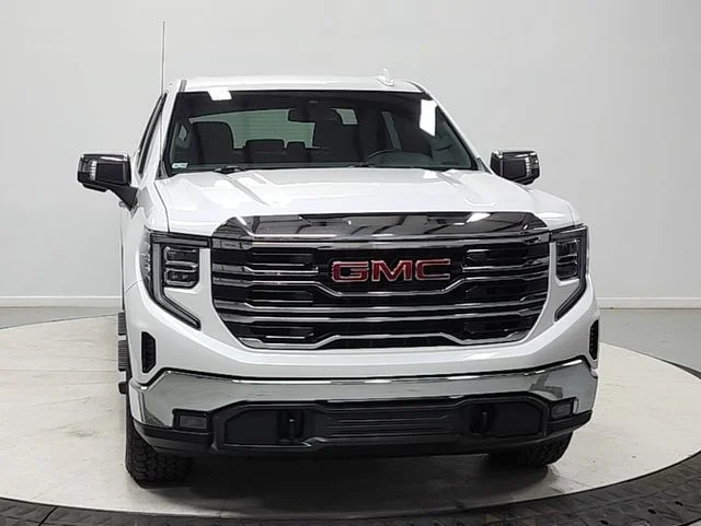 Used 2023 White GMC SLT image 2
