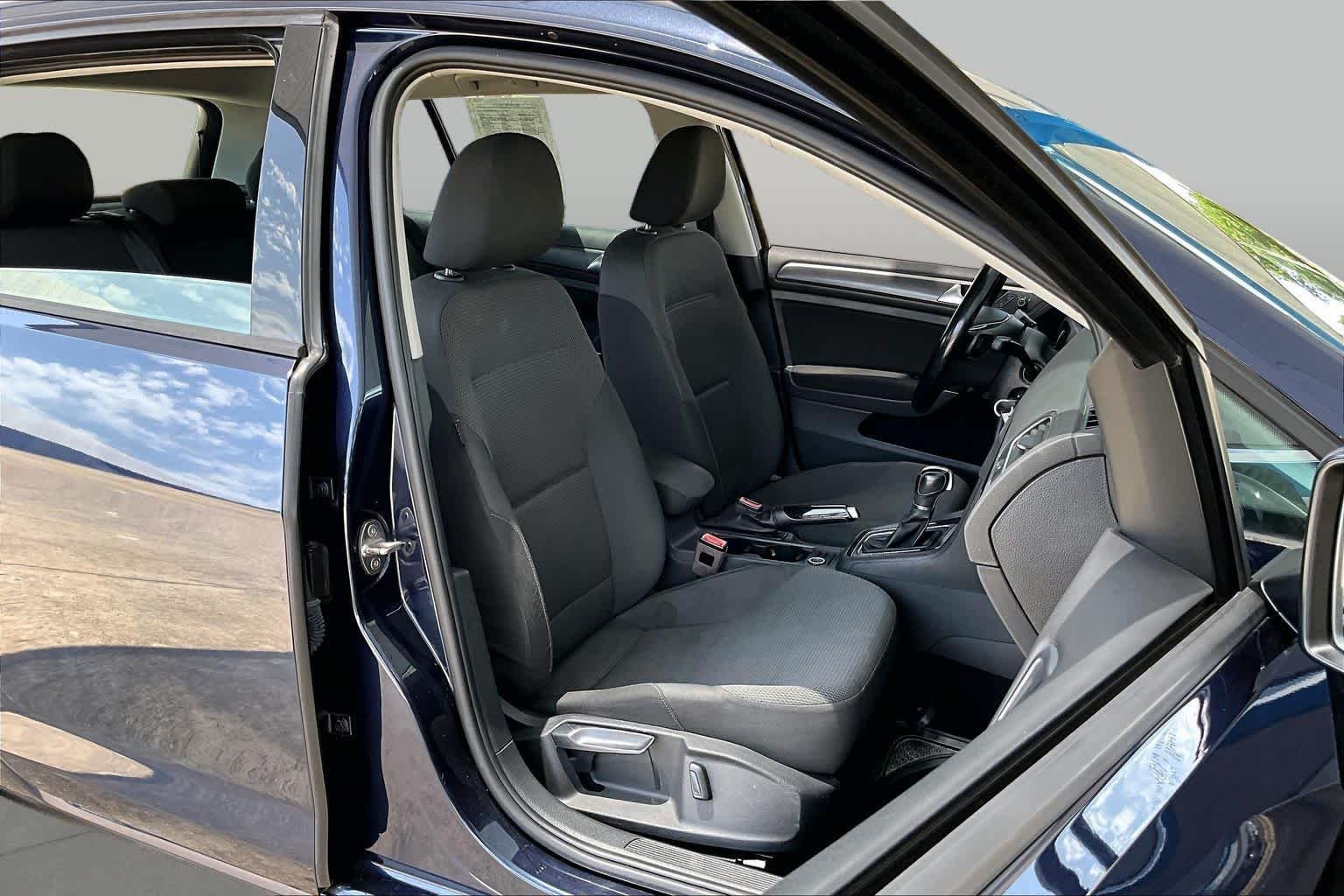 Used 2018 Night Blue Metallic Volkswagen S image 9