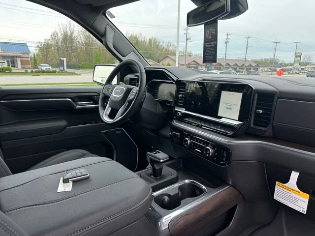 2026 GMC Sierra 1500 SLT - Photo 9