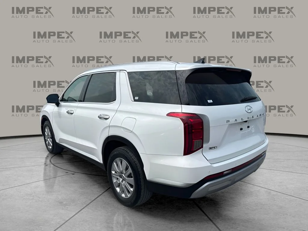 Used 2025 White Hyundai SEL image 2