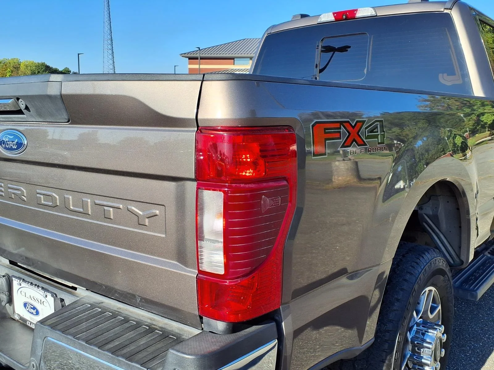 Used 2021 Stone Gray Metallic Ford LARIAT image 19