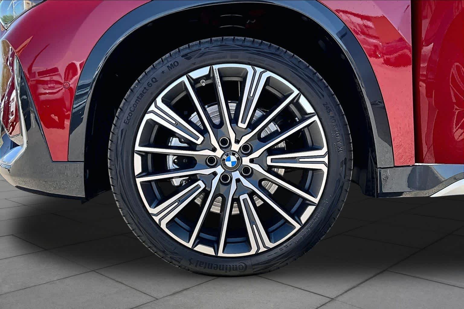 New 2026 Vegas Red Metallic BMW xDrive28i image 11