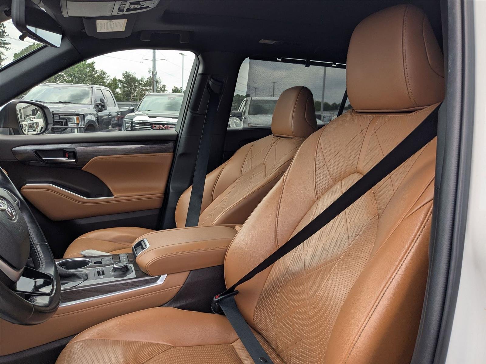Used 2022 Wind Chill Pearl Toyota Platinum image 13