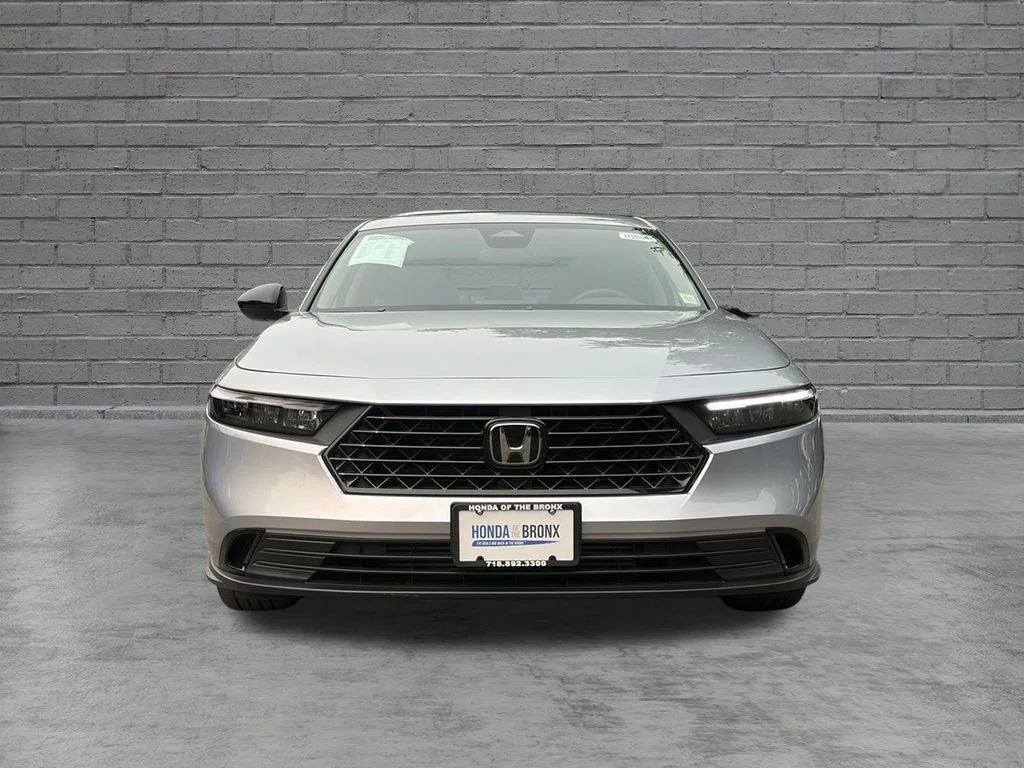 Certified Used 2025 Solar Silver Metallic Honda SE image 24