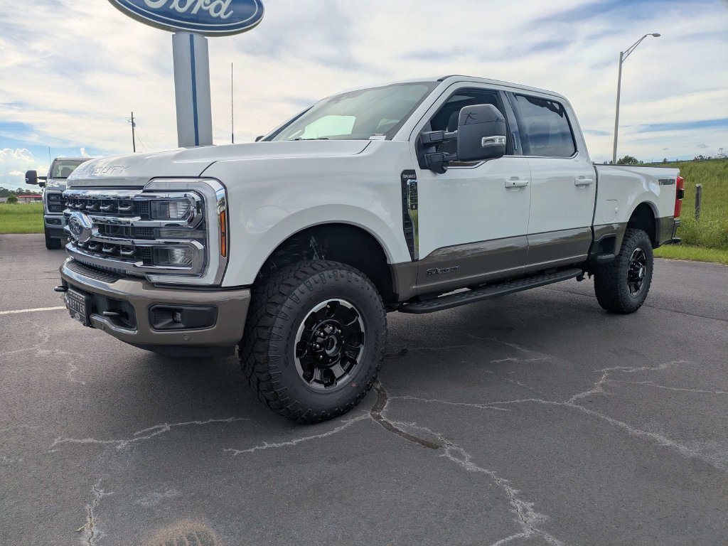 New 2026 Star White Metallic Tri-Coat Ford F-250® King Ranch® image 30
