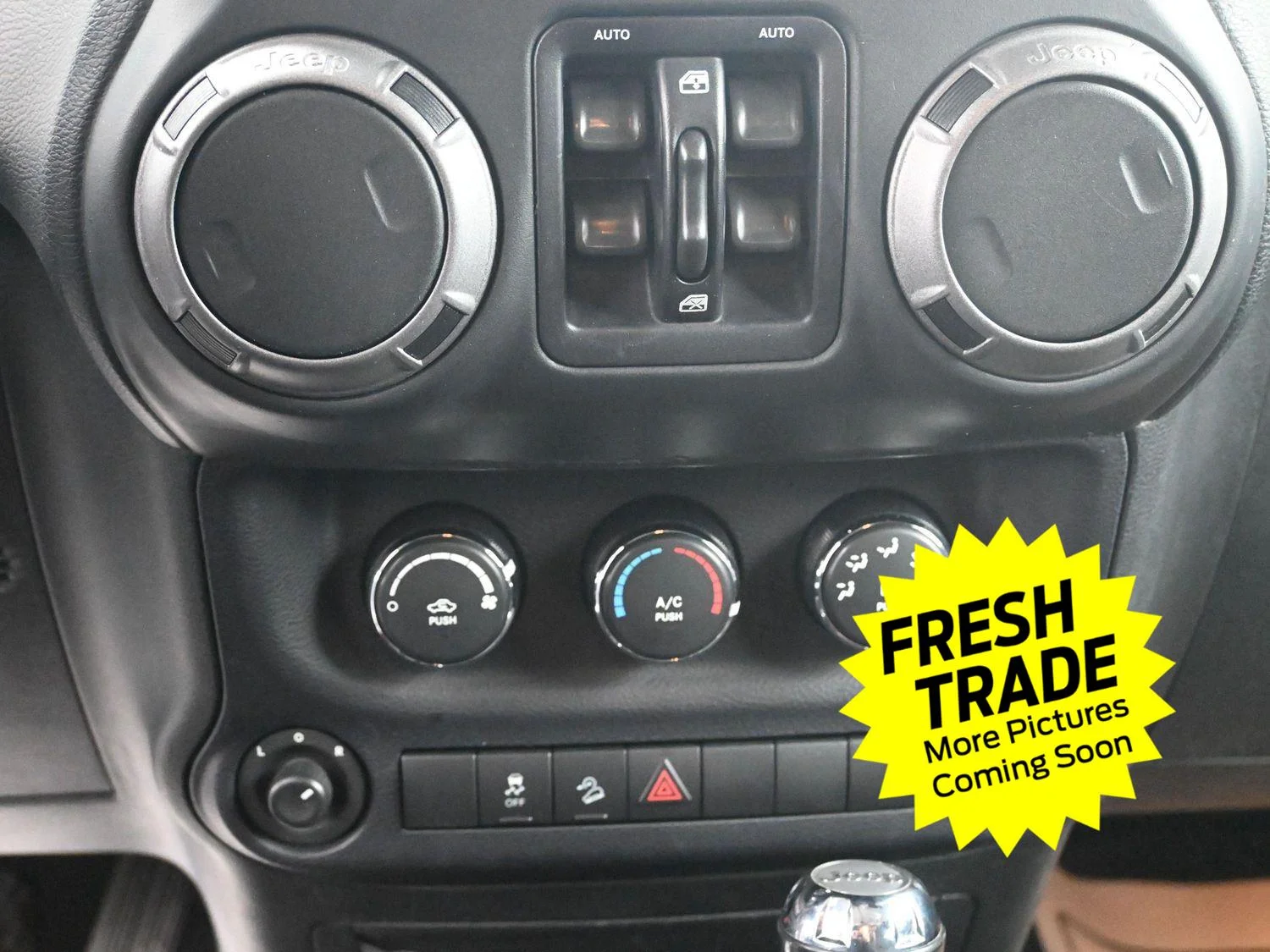 Used 2016 Billet Silver Metallic Clearcoat Jeep Black Bear image 25