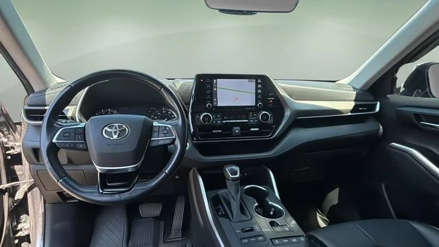 Used 2020 Gray Toyota XLE image 16