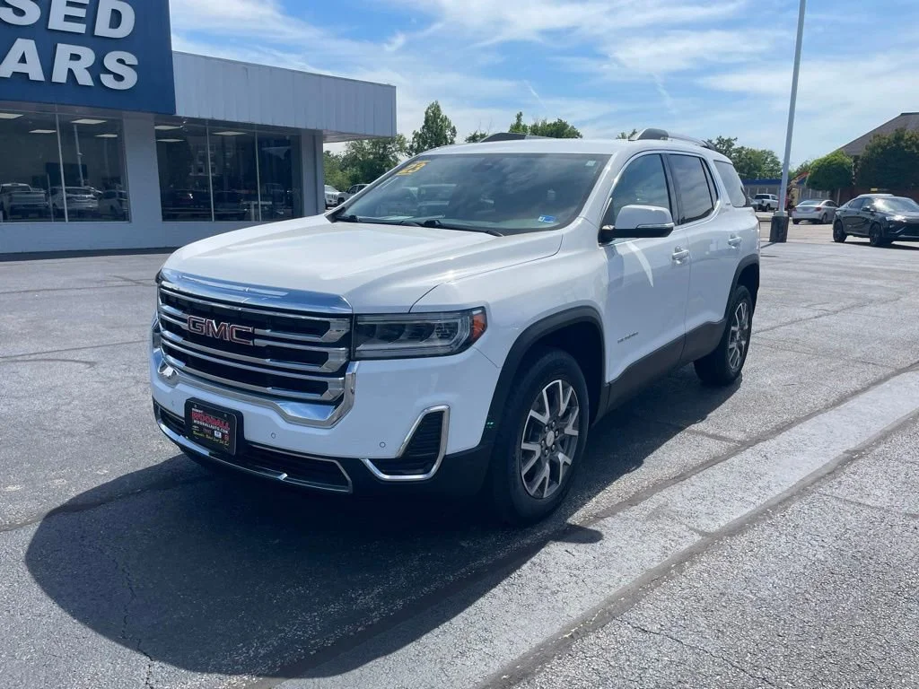 Used 2023 Summit White GMC SLE image 3
