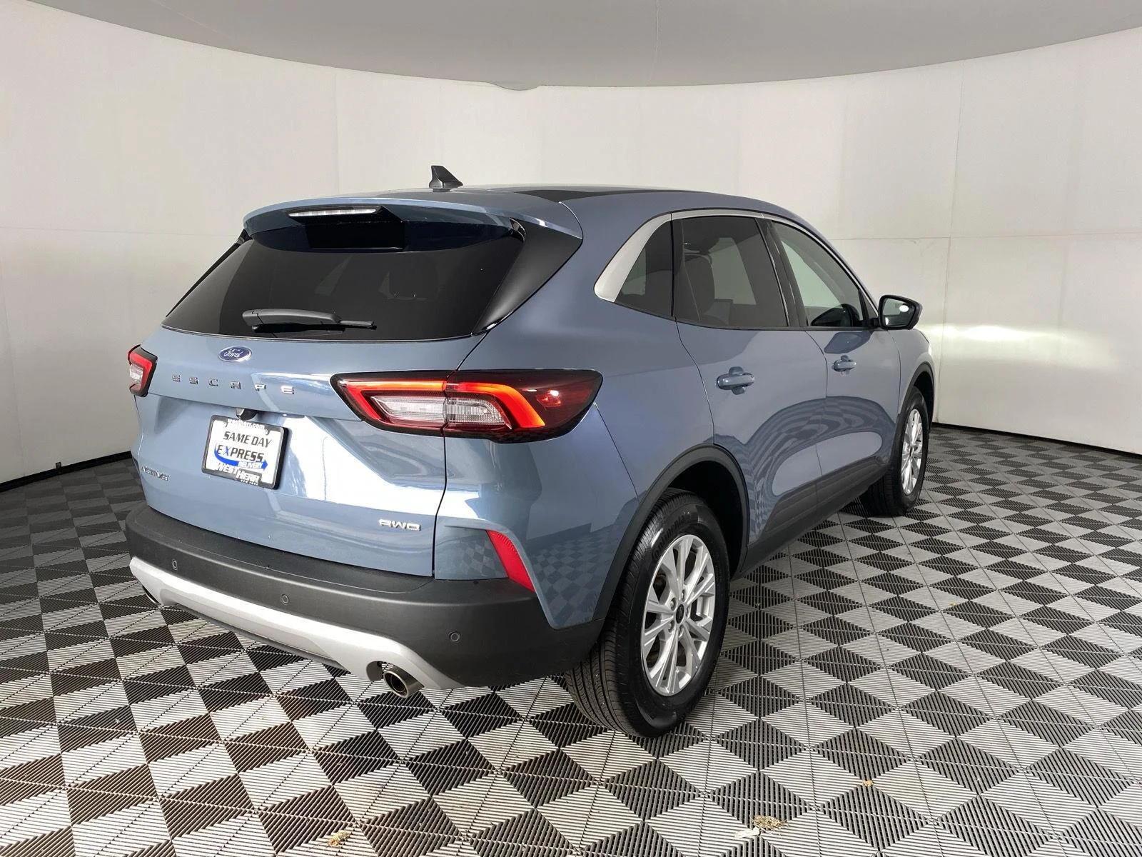 Used 2023 Vapor Blue Ford Active image 9