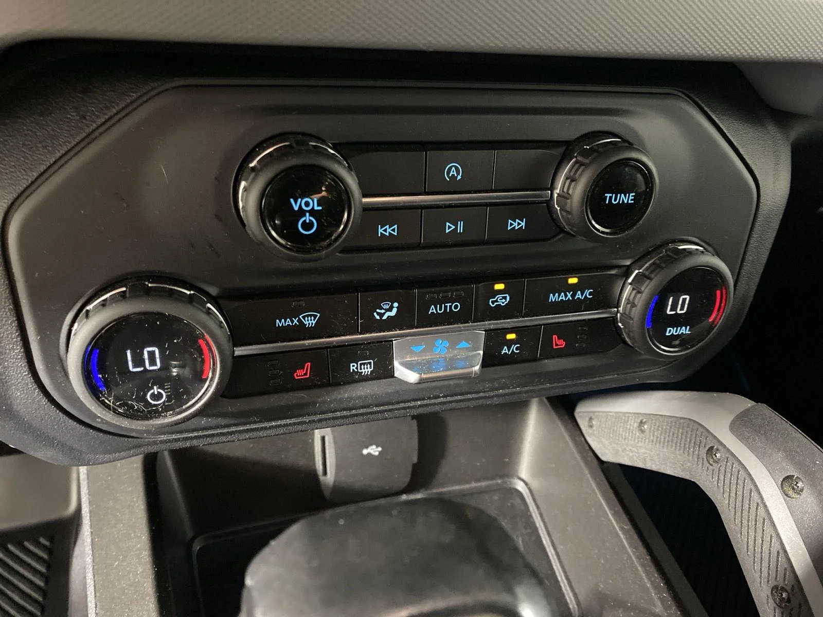 Used 2023 Red Ford Base image 16