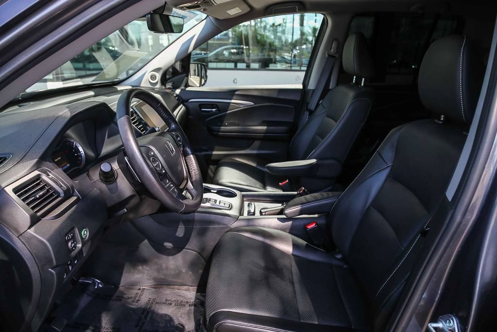 Certified Used 2023 Modern Steel Metallic Honda AWD RTL-E image 47