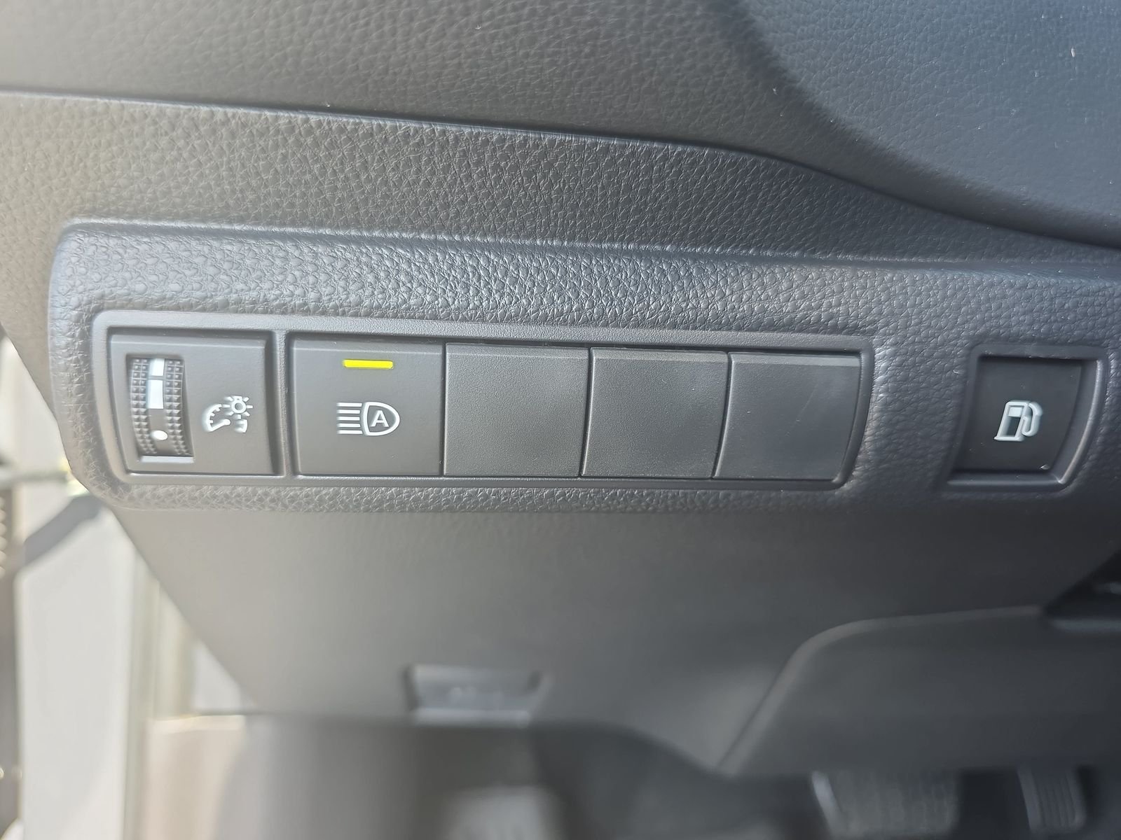 2026 Toyota Corolla LE - Photo 25