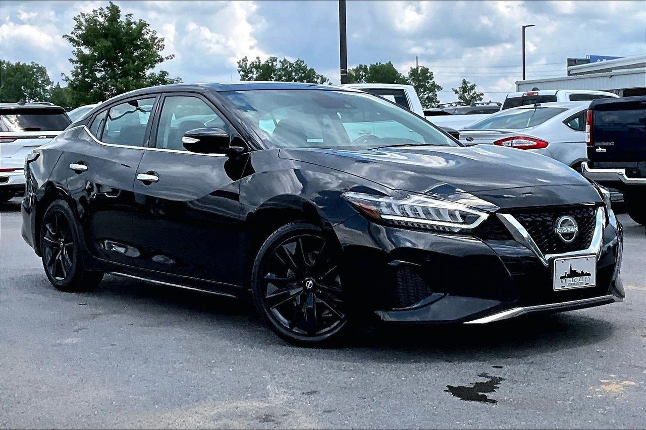 Used 2023 Super Black Nissan SL image 36