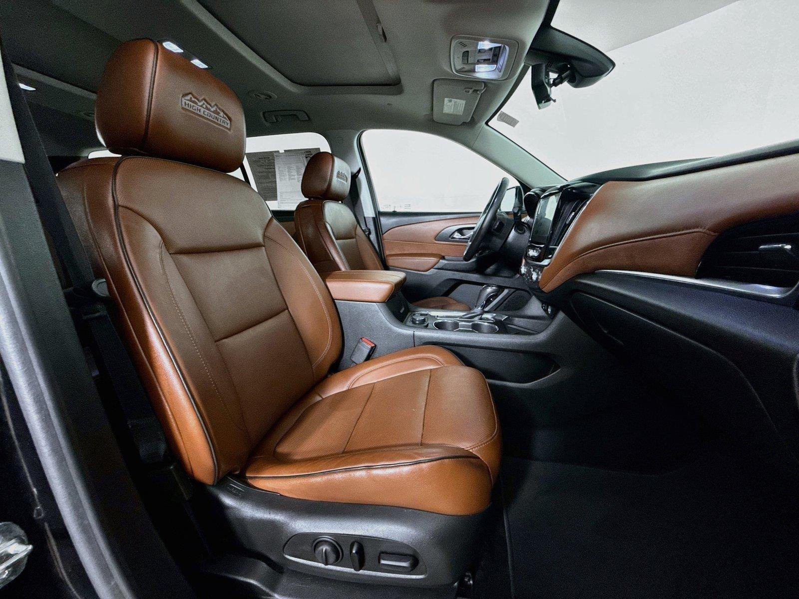 Used 2020 MOSAIC BLACK METALLIC Chevrolet High Country image 32
