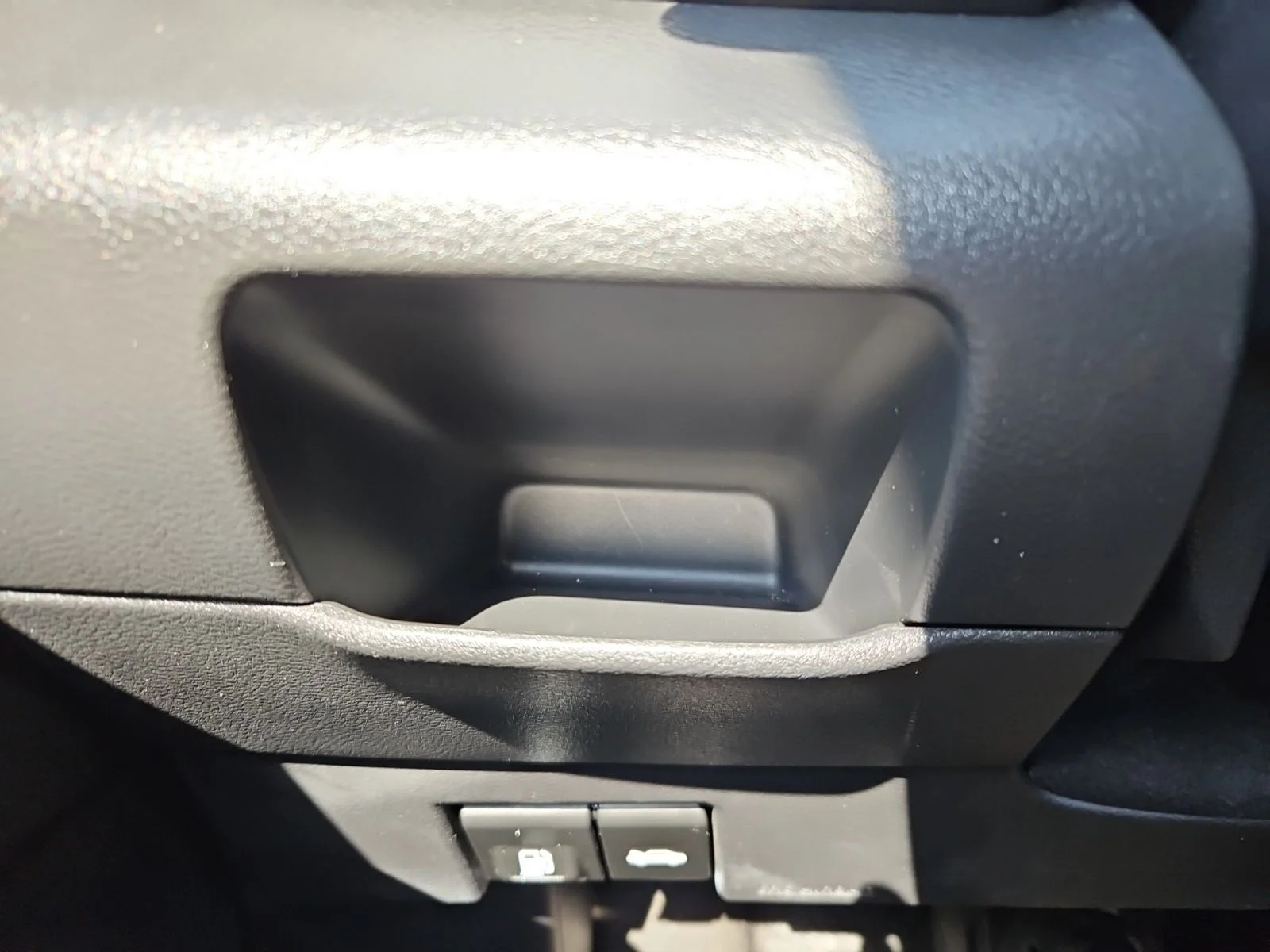 Used 2024 White Nissan SR image 24