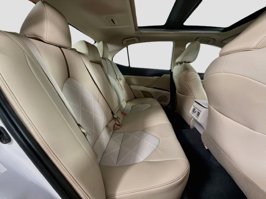 Used 2018 Beige Toyota XLE image 28