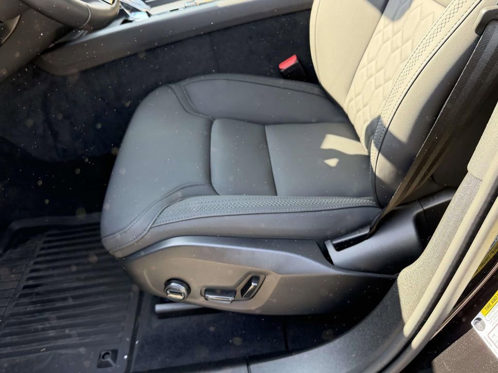 2026 Volvo XC60 Plus - Photo 16
