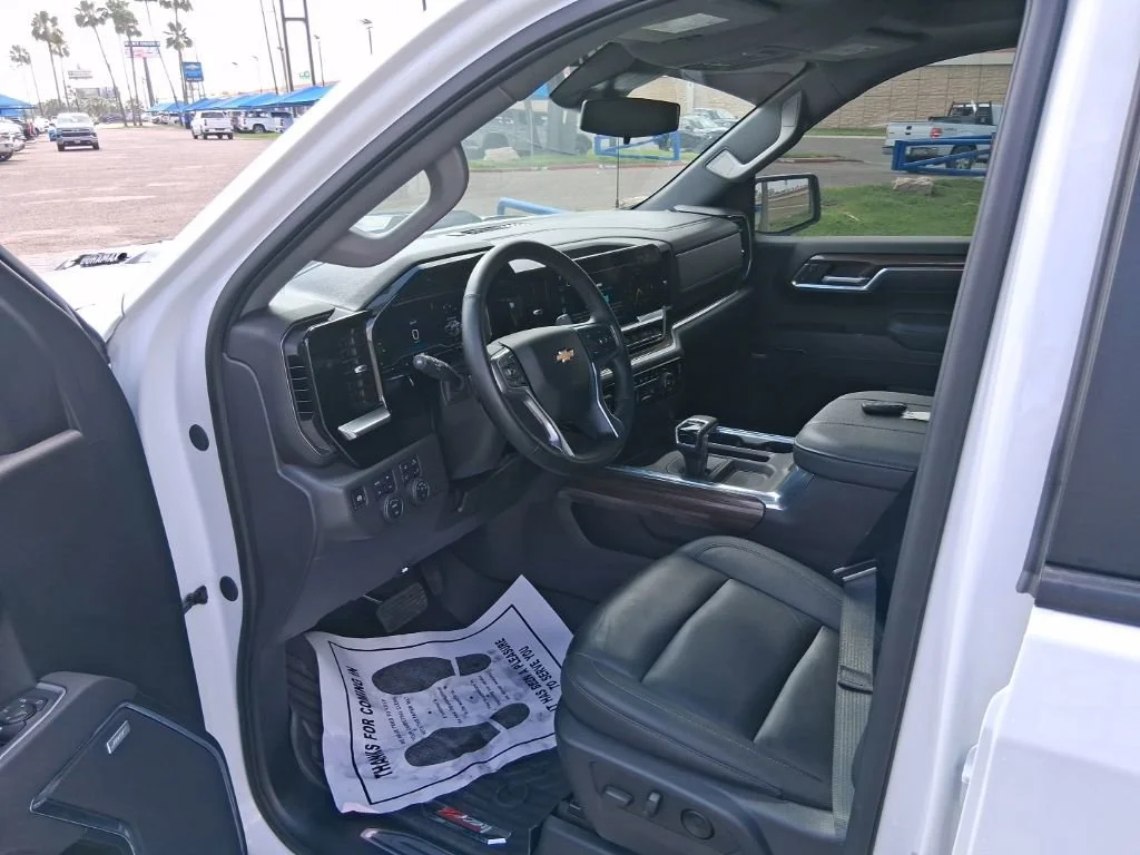 Used 2025 Summit White Chevrolet LT Trail Boss image 10