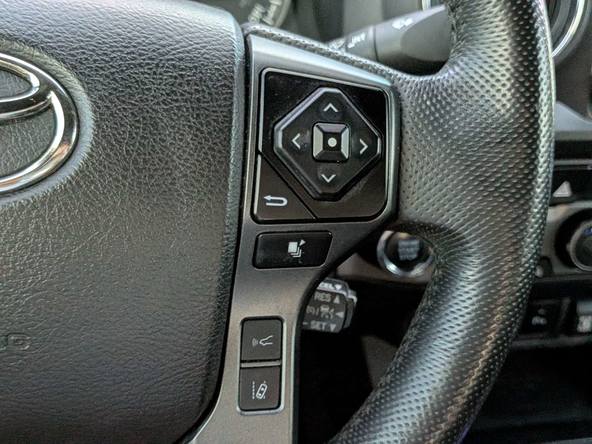 Used 2022  Toyota  image 30
