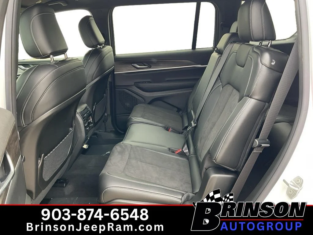 New 2026 Bright White Clear-Coat Exterior Paint Jeep Laredo Altitude image 8