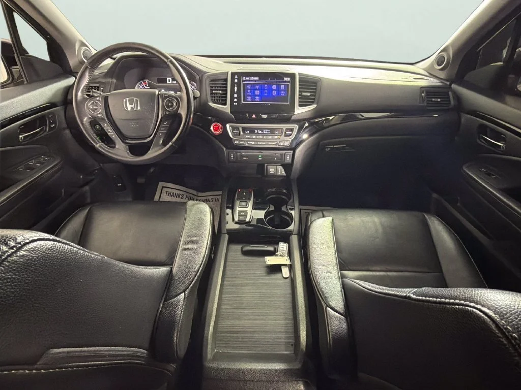 Used 2018 White Honda Touring image 37