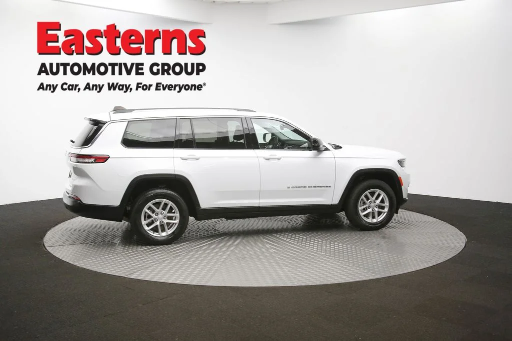 Used 2023 White Jeep Laredo image 47