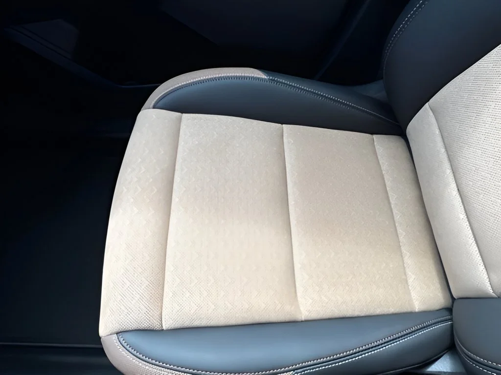 New 2027 Polar White Tricoat Chevrolet ACTIV image 30