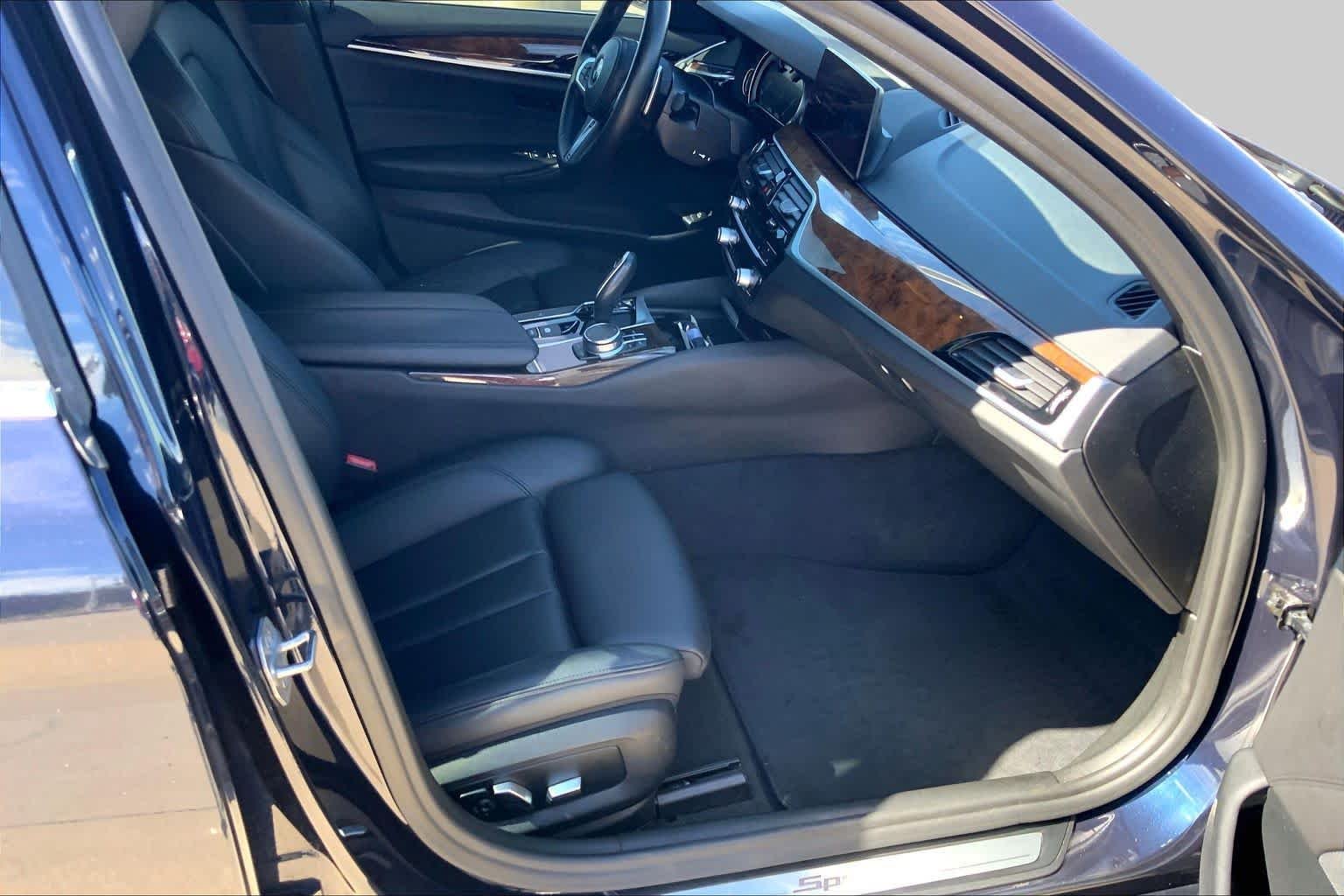 Used 2019 Imperial Blue Metallic BMW 530i xDrive image 9