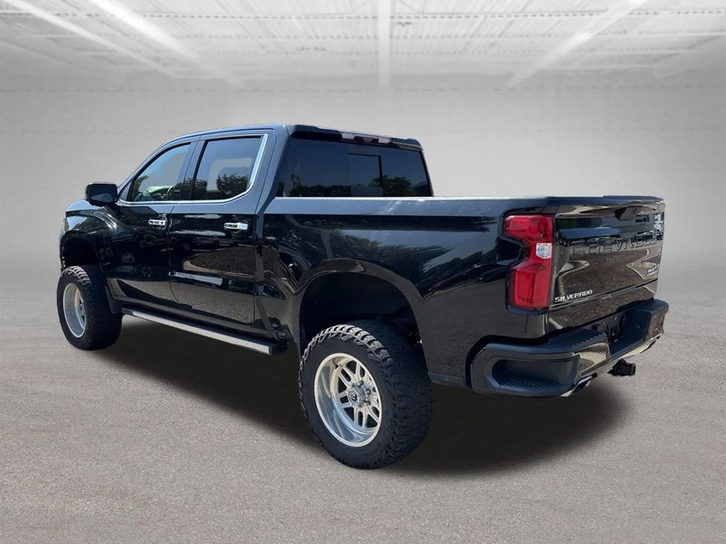 Used 2022 Black Chevrolet High Country image 4