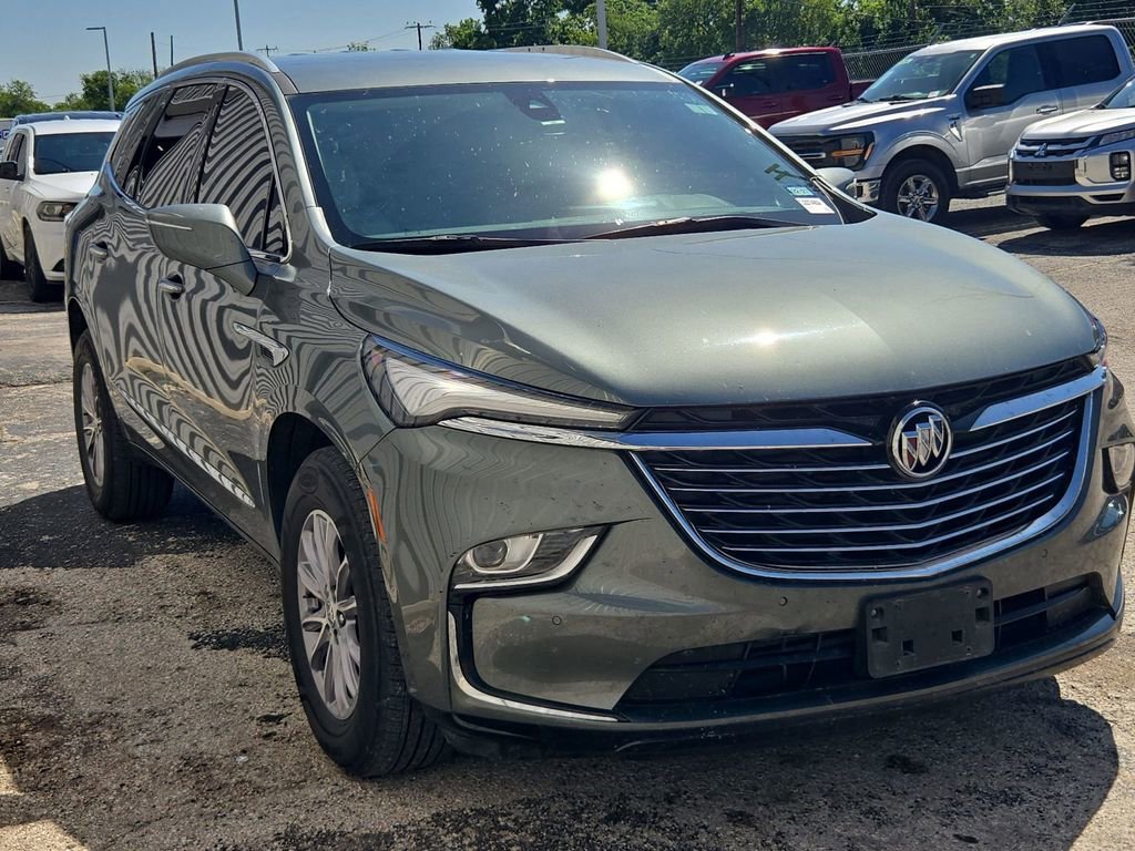 2023 Buick Enclave Essence's photo