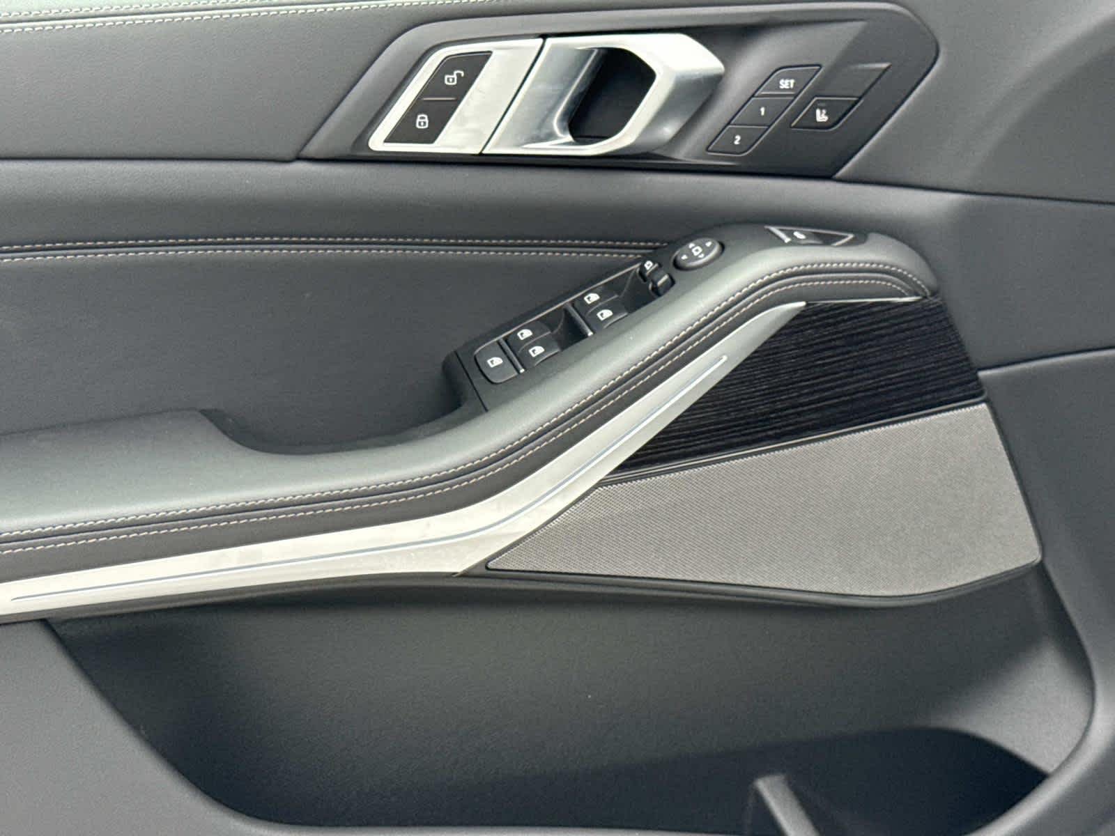 New 2026 Mineral White Metallic BMW xDrive40i image 27