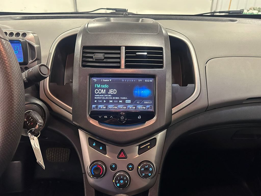Used 2014 DEEP MAGENTA METALLIC Chevrolet LT image 28