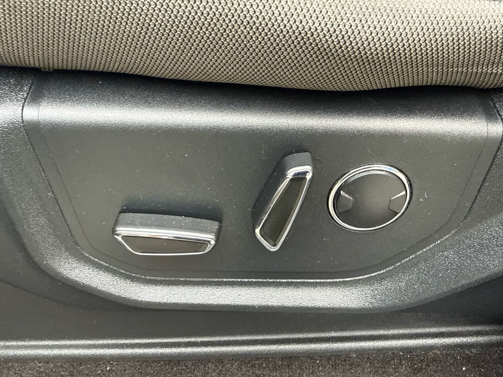 Used 2018 Magnetic Metallic Ford XLT image 16