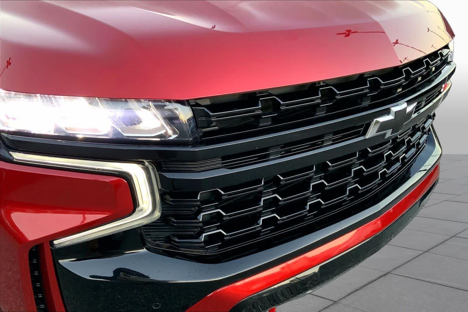 Used 2023 Radiant Red Tintcoat Chevrolet Z71 image 29