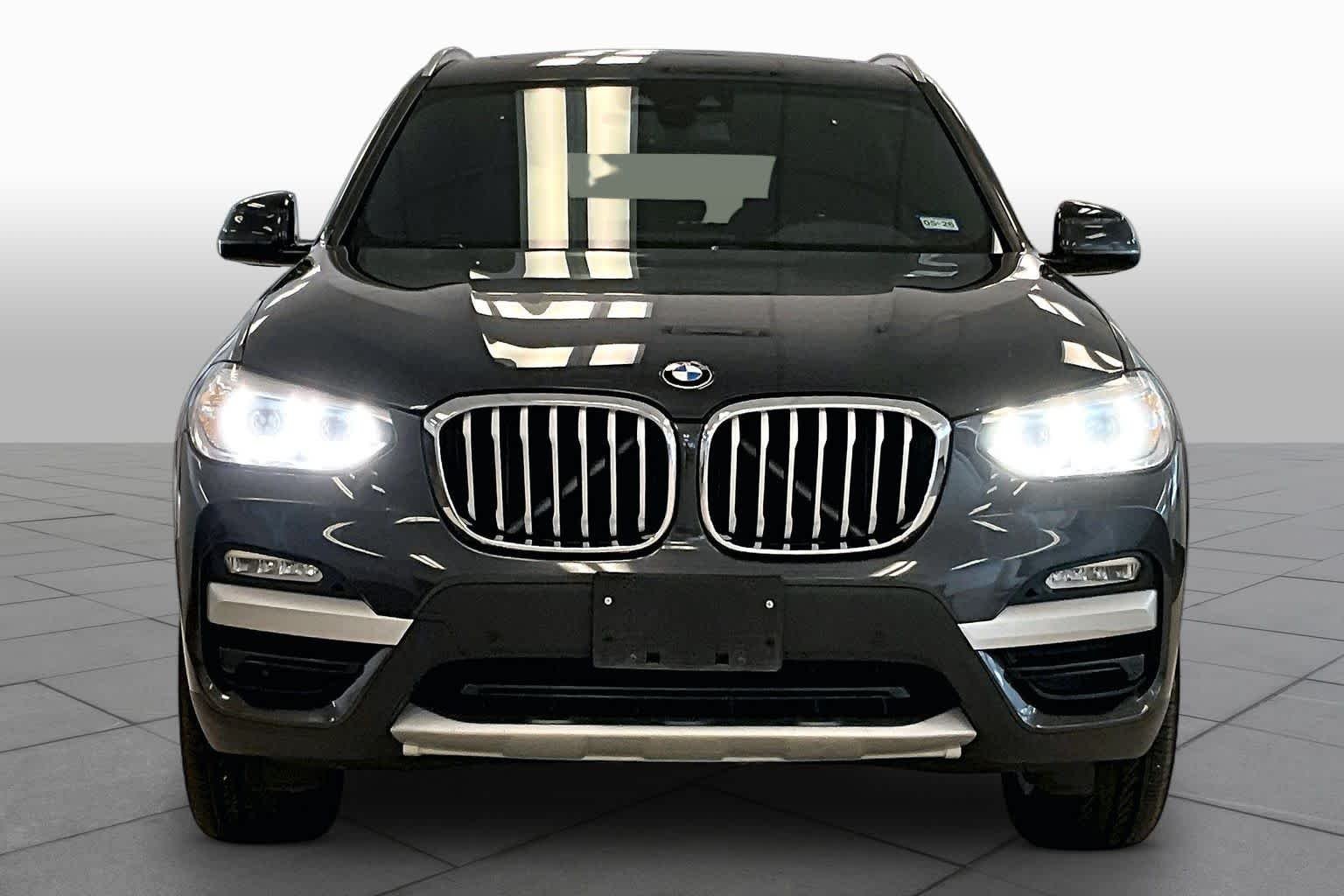 Used 2018 Dark Graphite Metallic BMW xDrive30i image 3