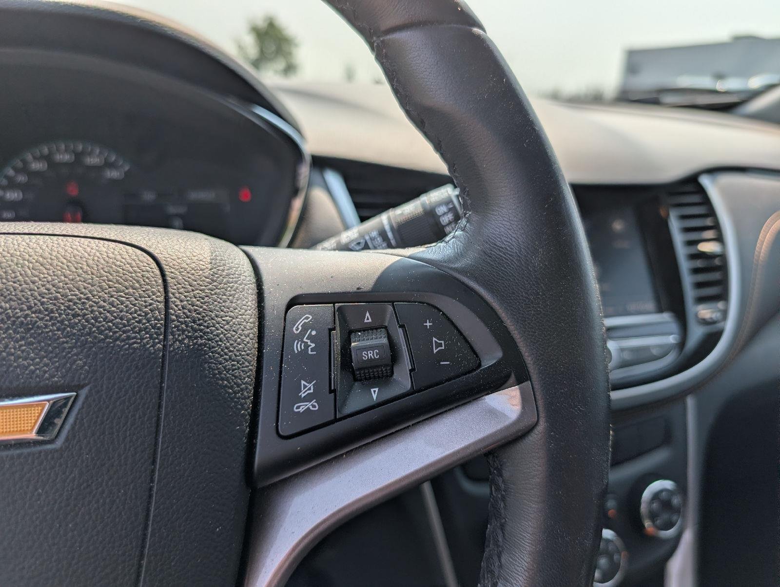 Used 2022 Summit White Chevrolet LT image 14