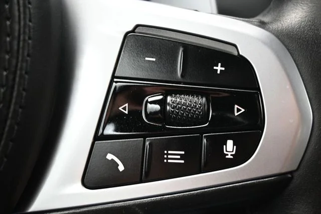 Used 2021 Black BMW M550i xDrive image 19
