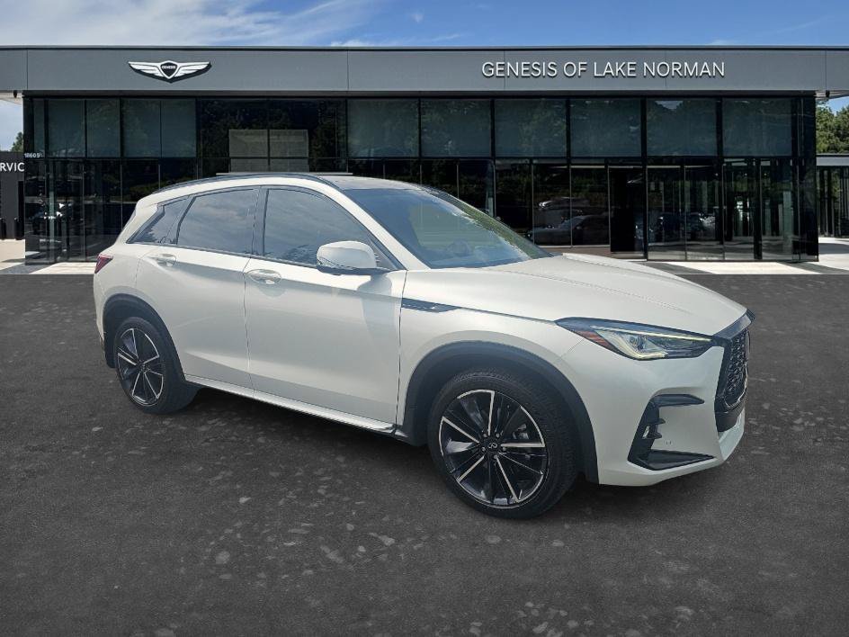 Used 2023 Radiant White INFINITI SPORT image 3