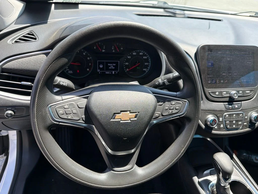 Used 2022 White Chevrolet LT image 11