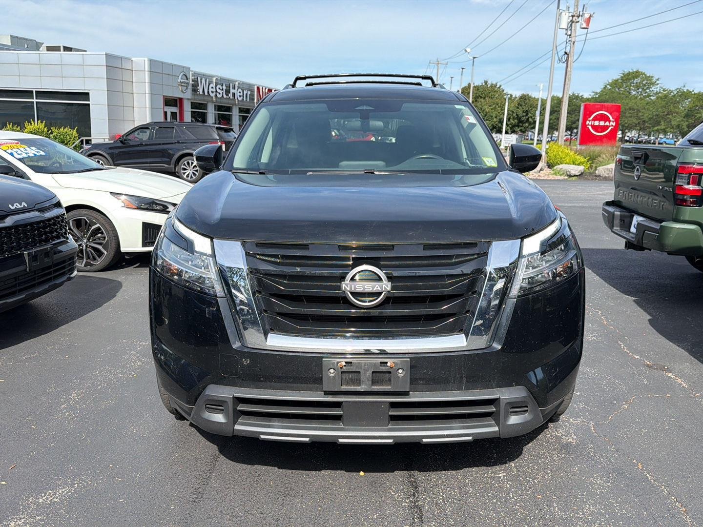 Used 2022 Super Black Nissan SV image 2