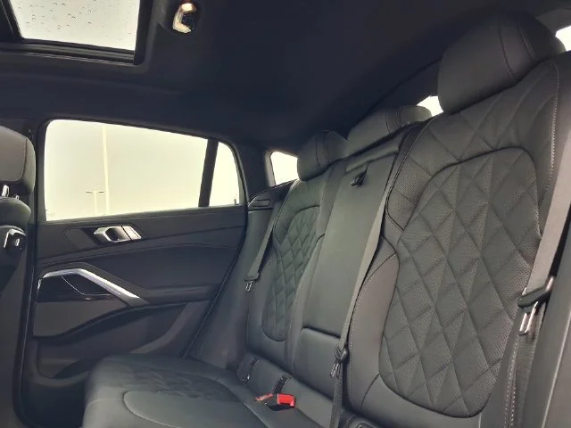 Used 2025 Gray BMW xDrive40i image 27