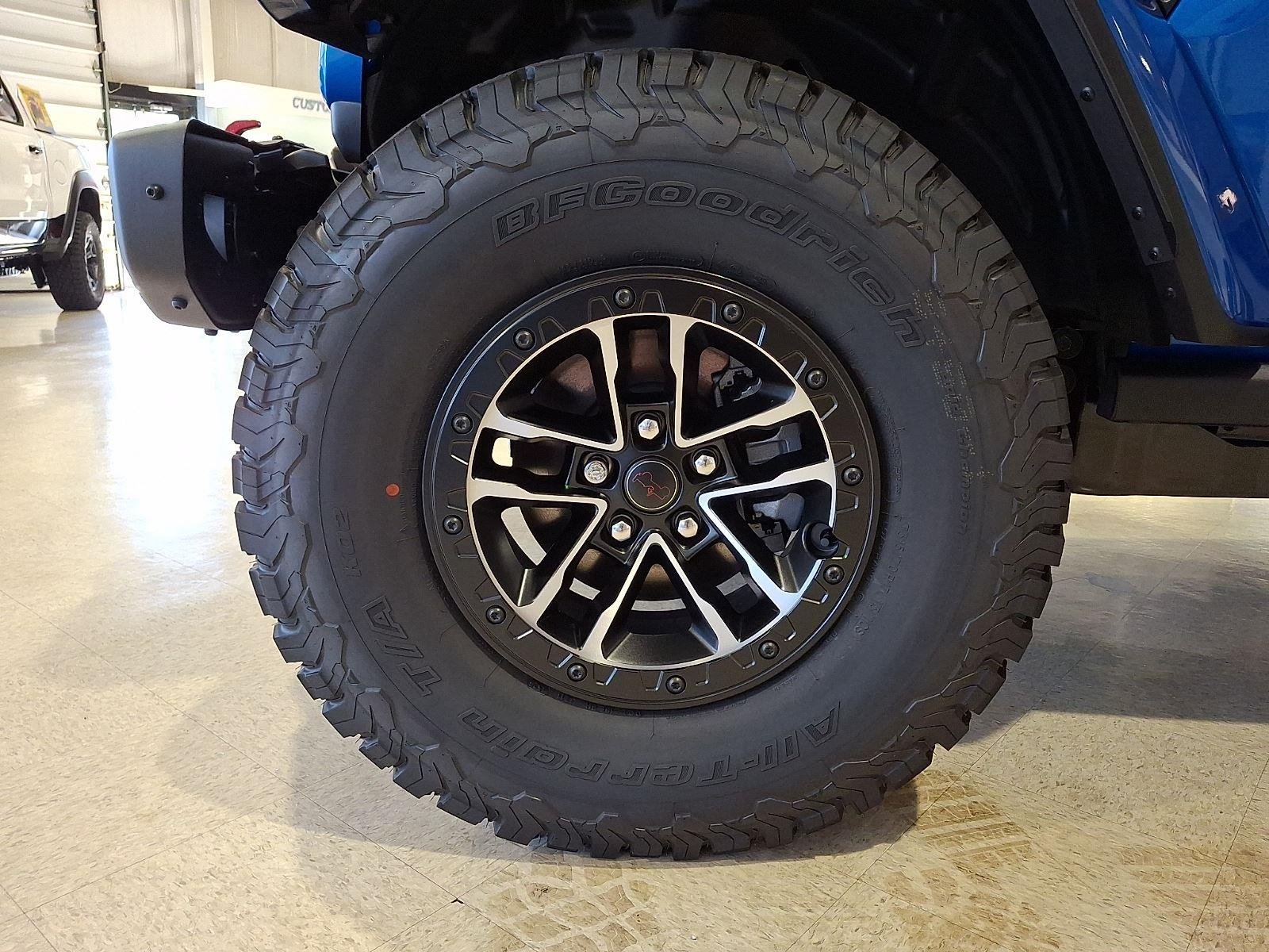 New 2026 Hydro Blue Pearl-Coat Exterior Paint Jeep Rubicon X image 6
